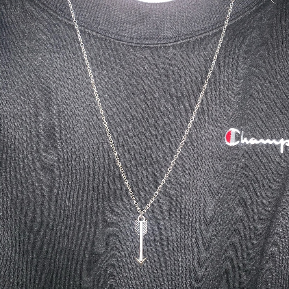 arrow longer necklace